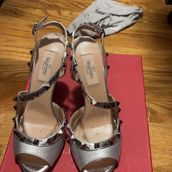 Valentino - Picture 4 of 5